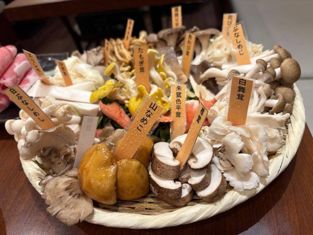 きのこ鍋＆きのこ料理専門店 何鲜菇 上野店