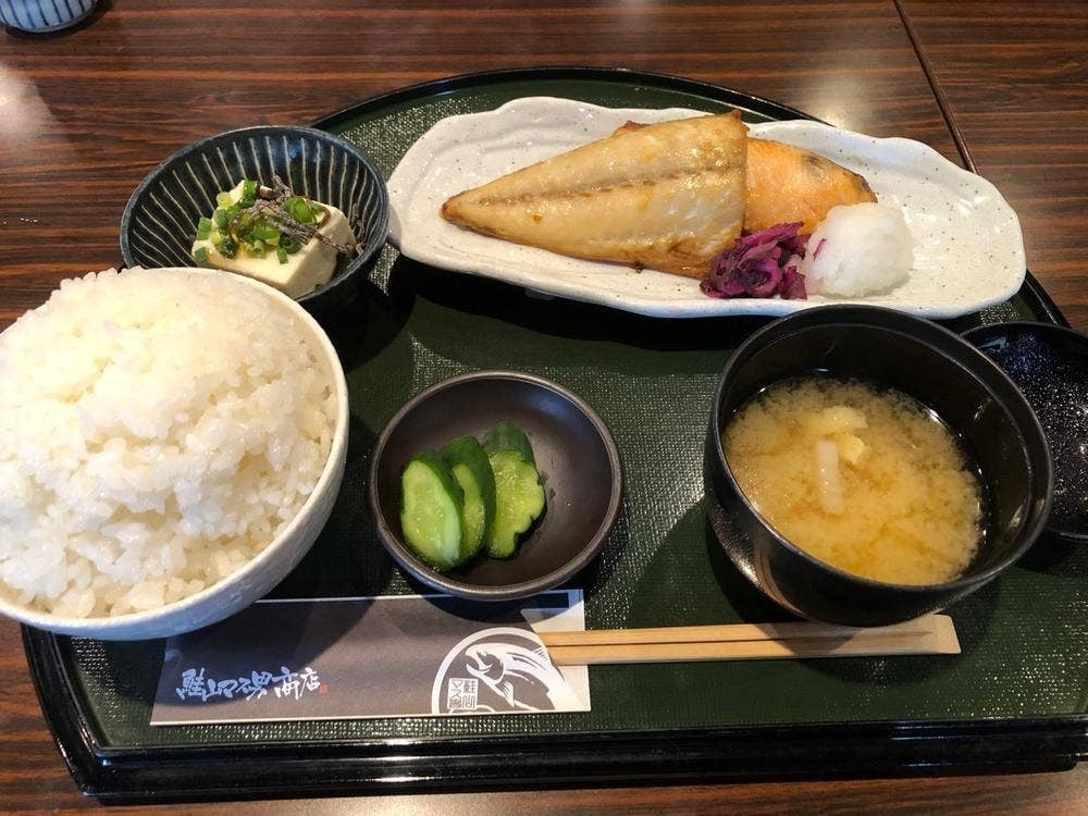 鮭山マス男商店 桜木店