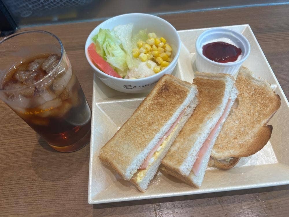 カフェ・ド・クリエ 市ヶ谷東店