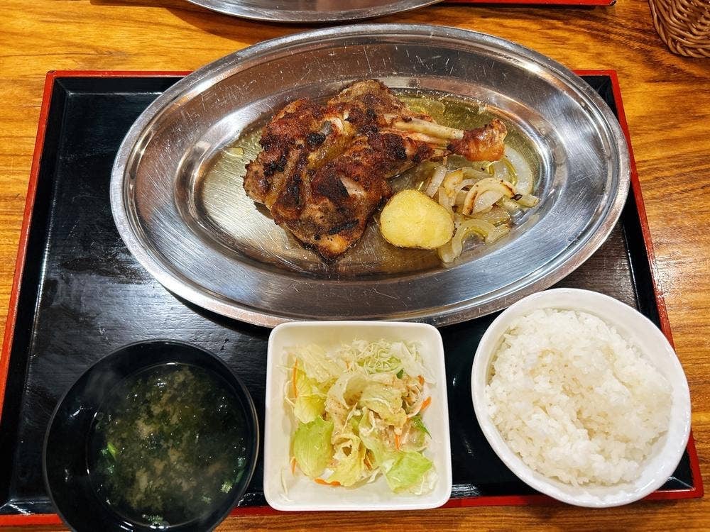 骨付鶏のなんじゃもんじゃ