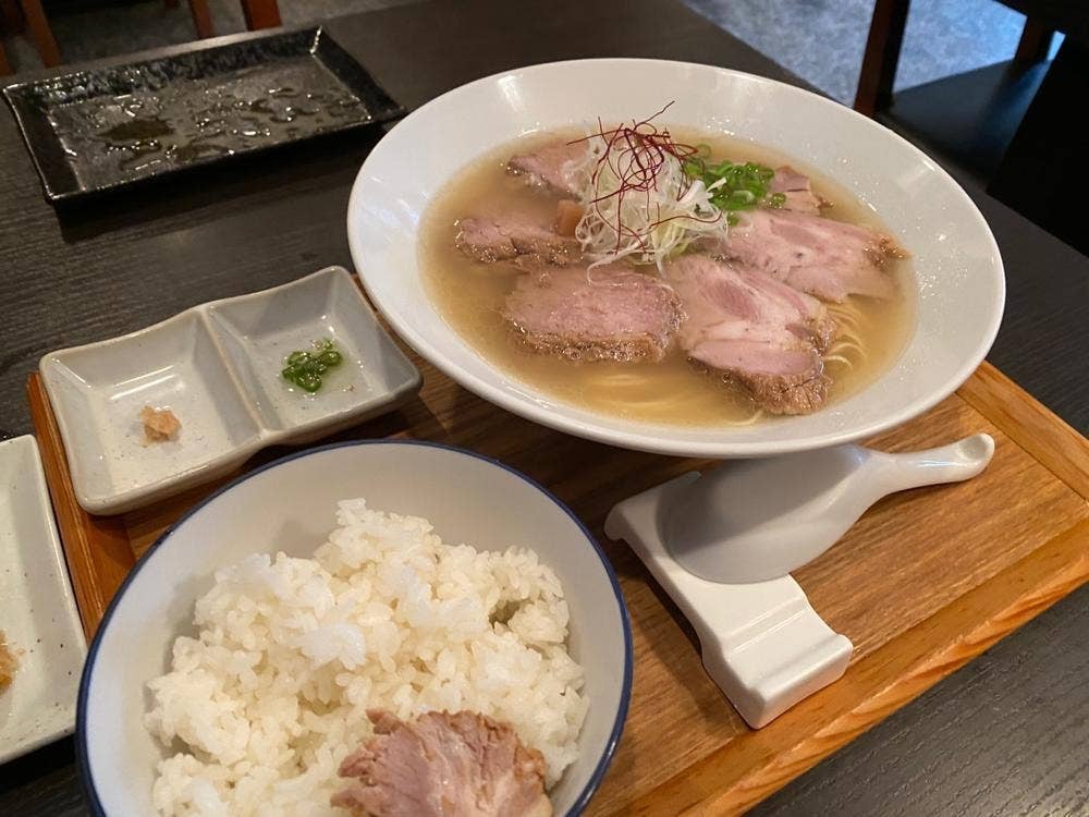 豚骨清湯・自家製麺かつら