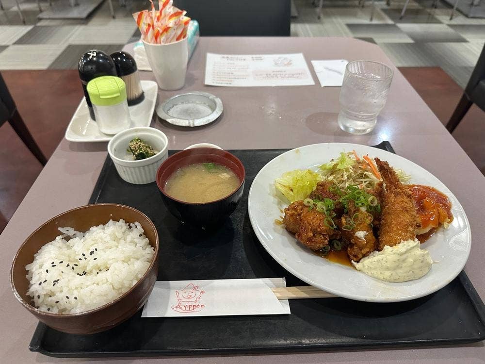 カフェ イッピー
