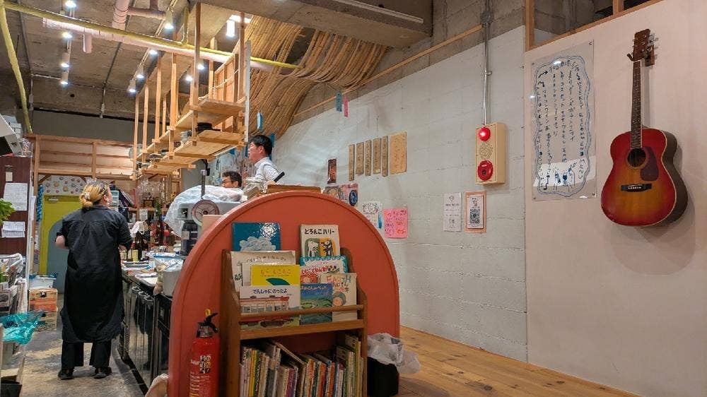 まほうのだがしや チロル堂