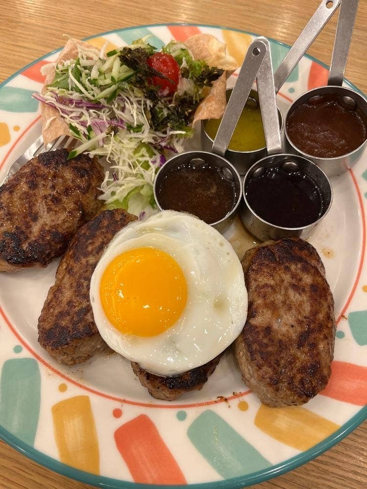 ハンバーグ&フレンチトースト はひふ エミフルMASAKI