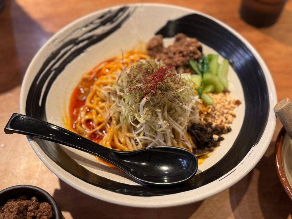 四川担々麺 赤い鯨