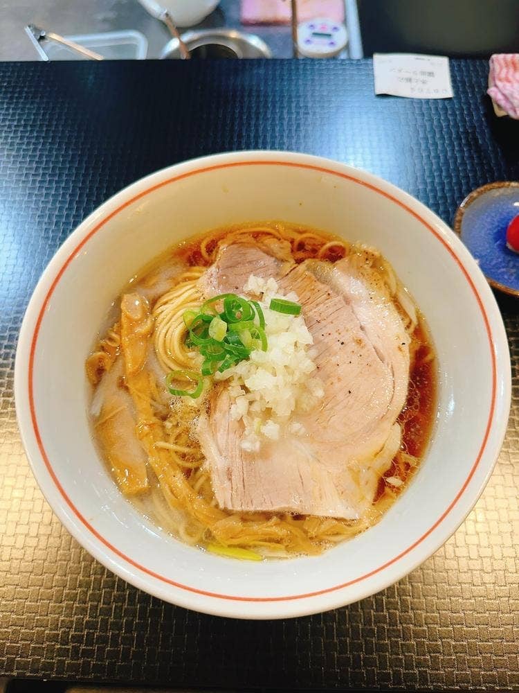 豚一頭清湯麺