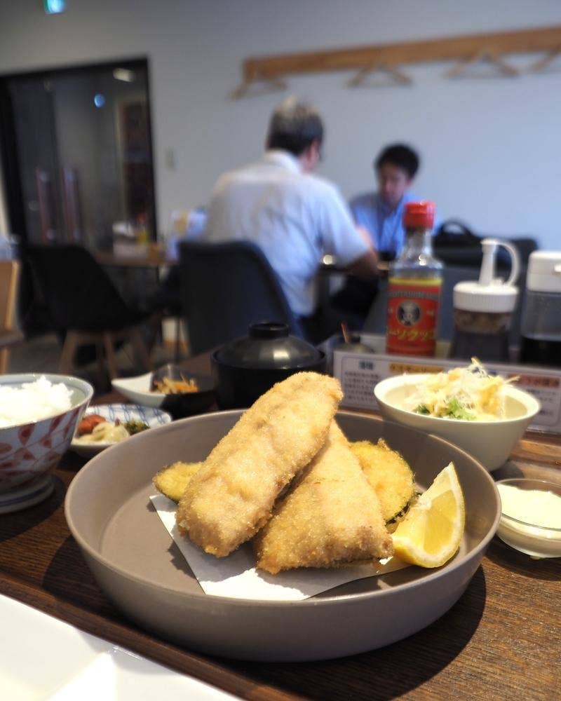 アジフライとみさん食堂