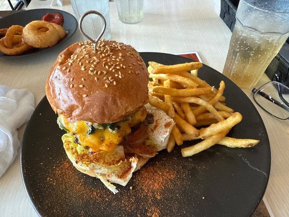 3000日かけて完成した極上ハンバーガー Field