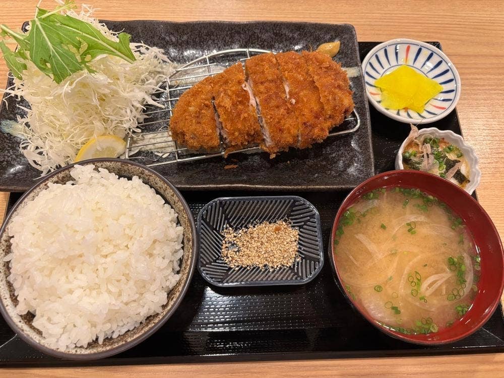 とり真
