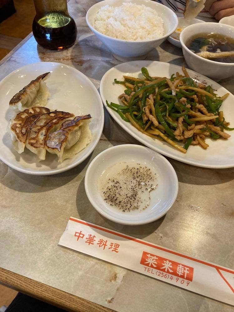 きたなくてもうまい中華料理屋 菜来軒