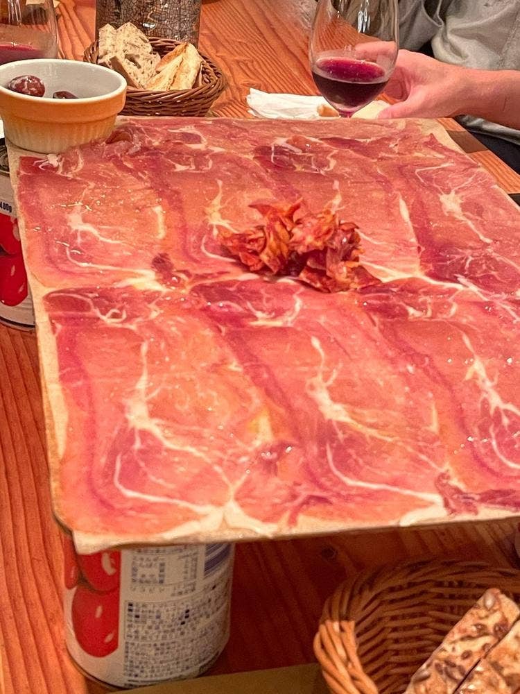 ワインの酒場。ディプント 新宿西口店