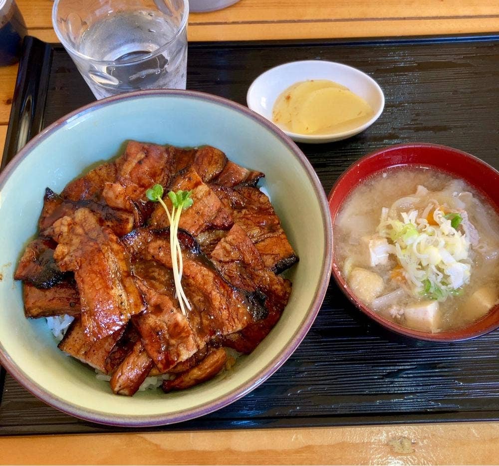 炭火焼豚丼 とんび
