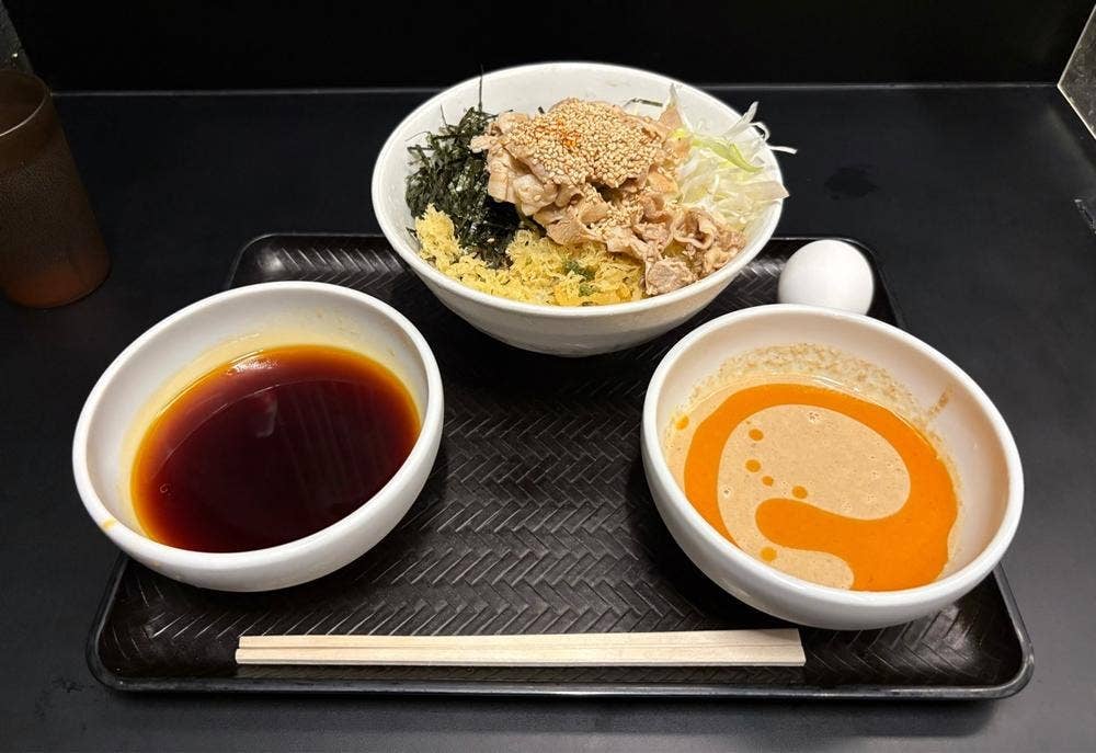 なぜ蕎麦にラー油を入れるのか。五反田店