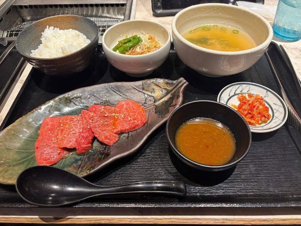精肉卸直営 肉匠 牛次郎 本町店