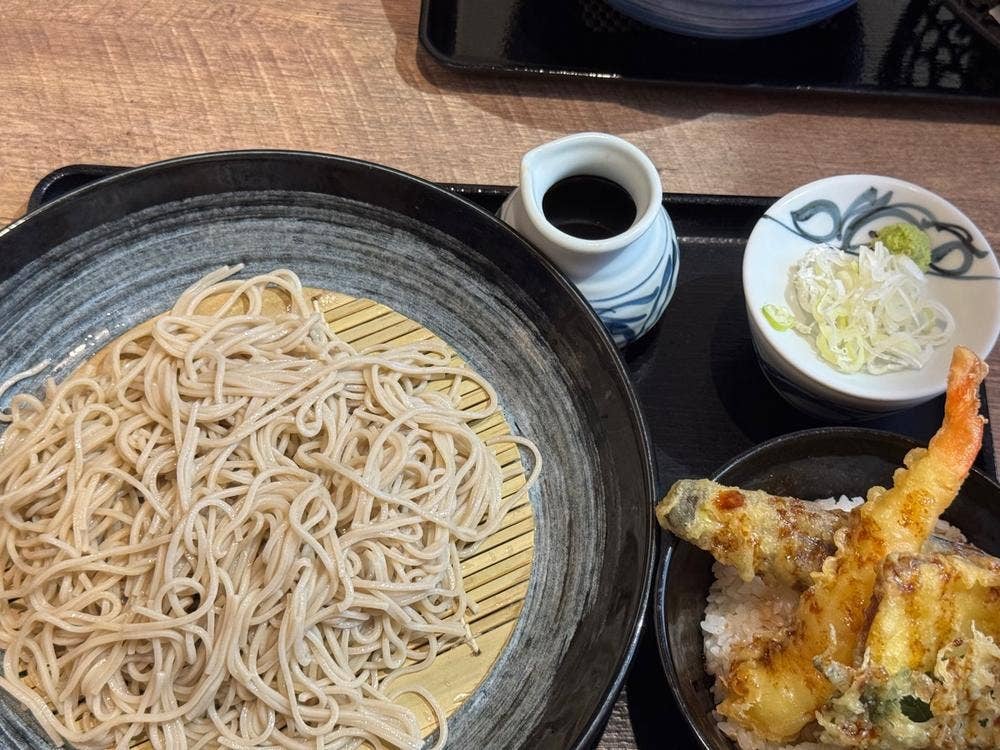 石臼挽き生そば 炭火焼肉丼 さくら