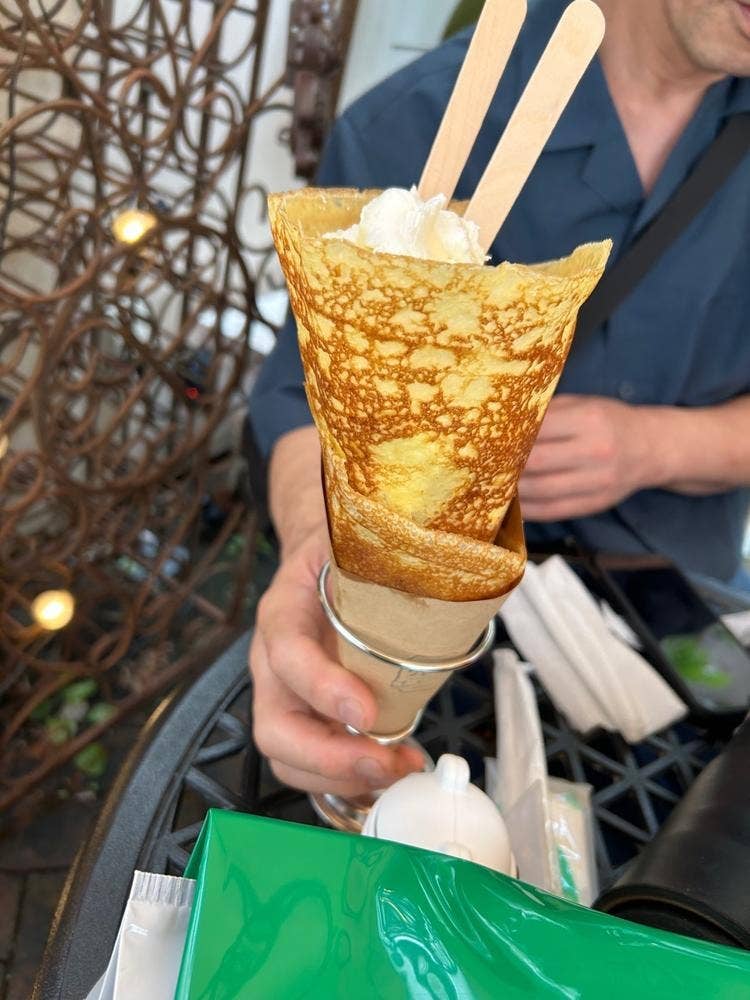 汐汲坂のクレープ屋さん 横浜元町本店