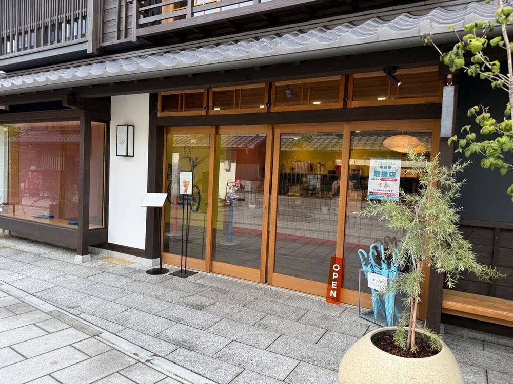 クレープとエスプレッソと花小路