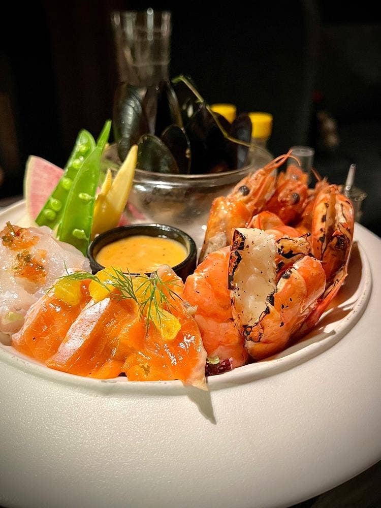 Oyster bar&French Bistro WHARF 有楽町
