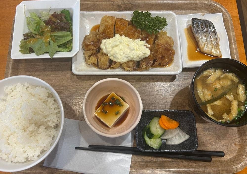 カフェ&和定食ウエスト 麦野店