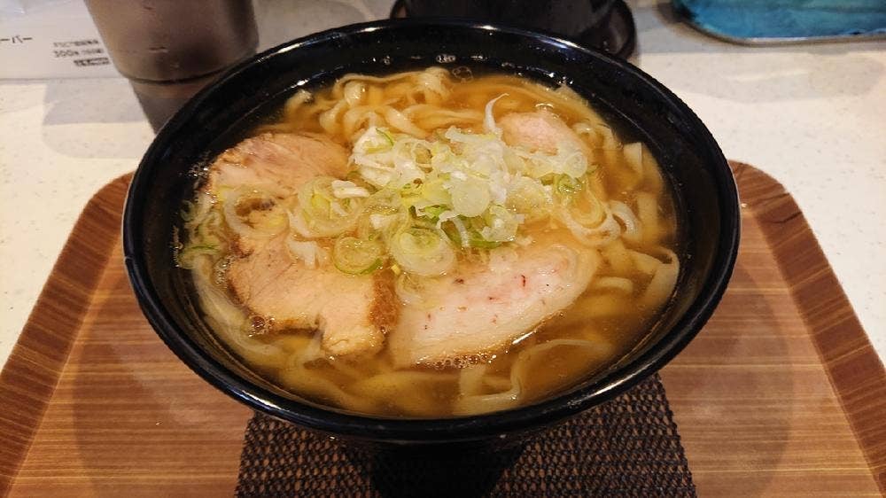 豚もおだてりゃメン喰らう