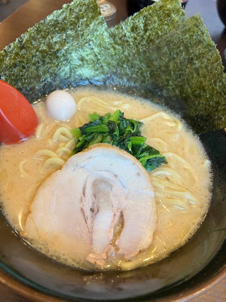 横浜家系ラーメン 赤家 都立家政店