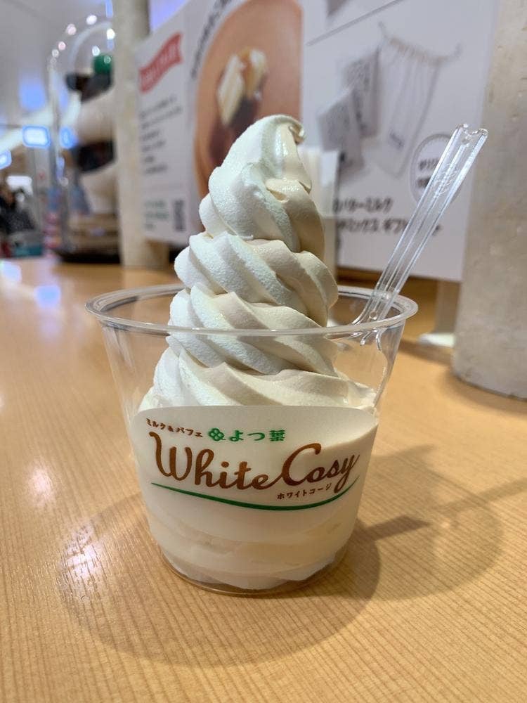ミルク＆パフェよつ葉 ホワイトコージ 新千歳空港店