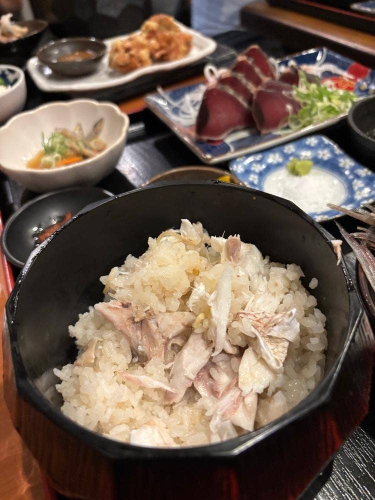 藁焼きと鯛めし 四国の酒場 本町店