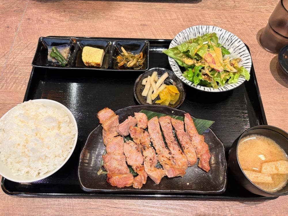 肉バルVS魚バル デザインフードマーケット 名古屋駅店