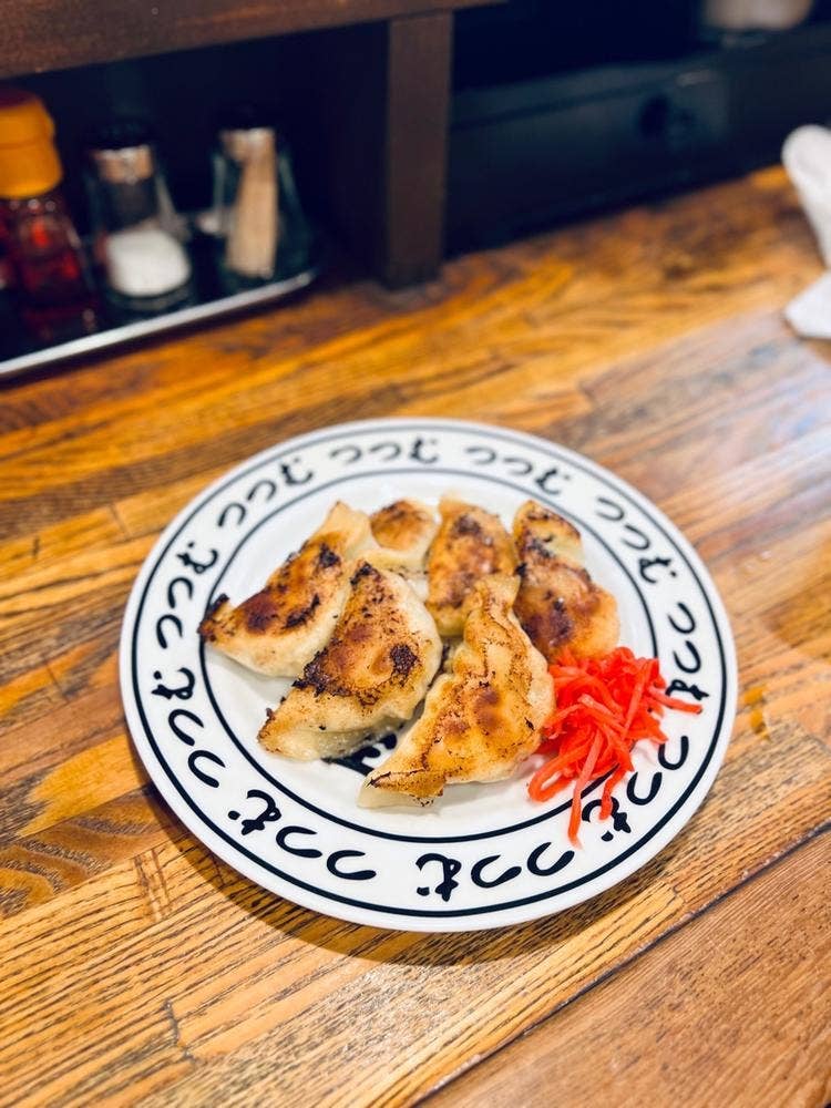 餃子屋 つつむ