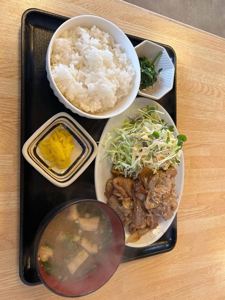 お食事処よろづ