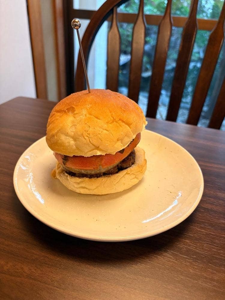THE TOKYO BURGER