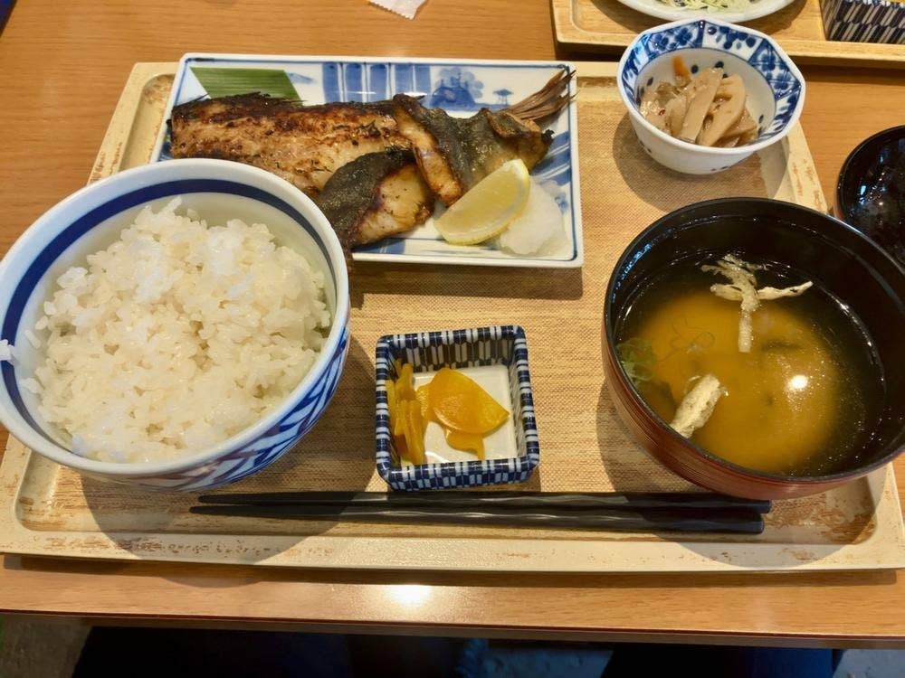 釣宿酒場 マヅメ 西新宿店