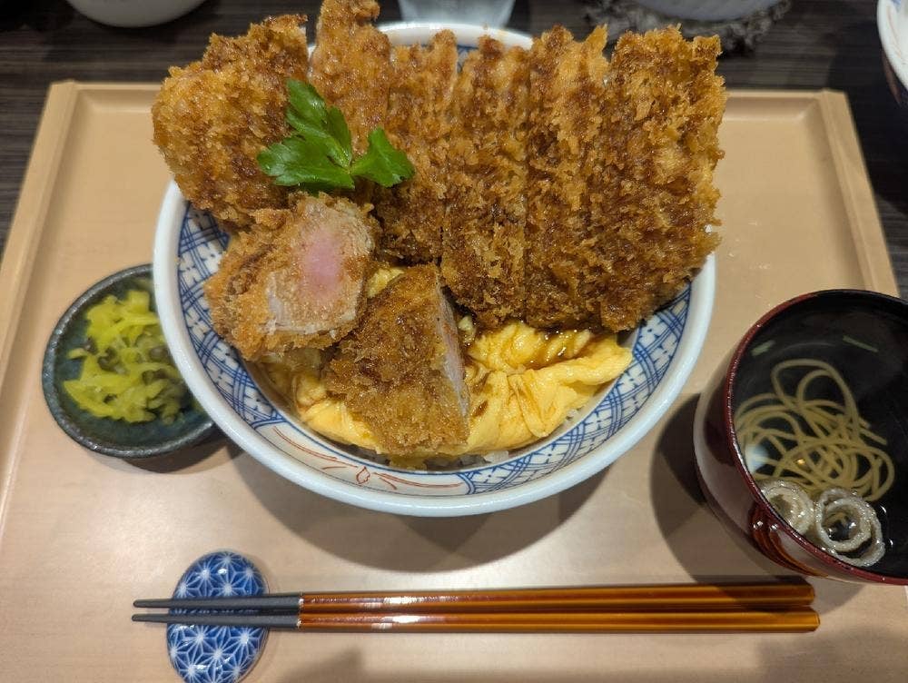 #カツ丼は人を幸せにする 日本橋店