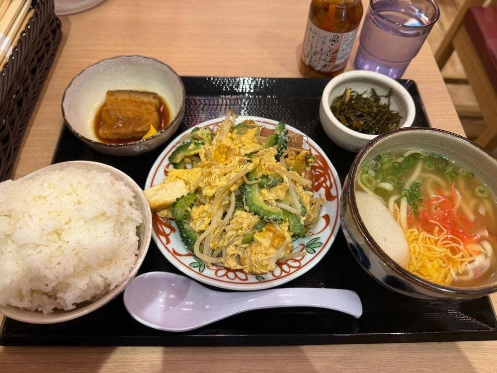 沖縄料理 なんくるないさーと芝浦すしわさび出張所