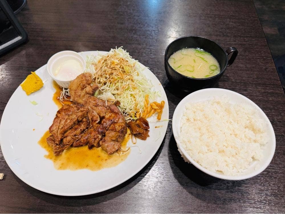 HONMACHI豚テキ×昭和ホルモン焼肉てんぐ屋 本町