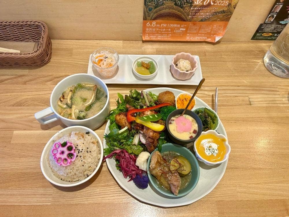 家庭料理と野菜マルシェ 畑の子