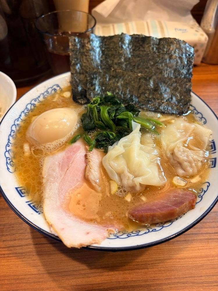 横浜豚骨醤油ラーメンYOLO
