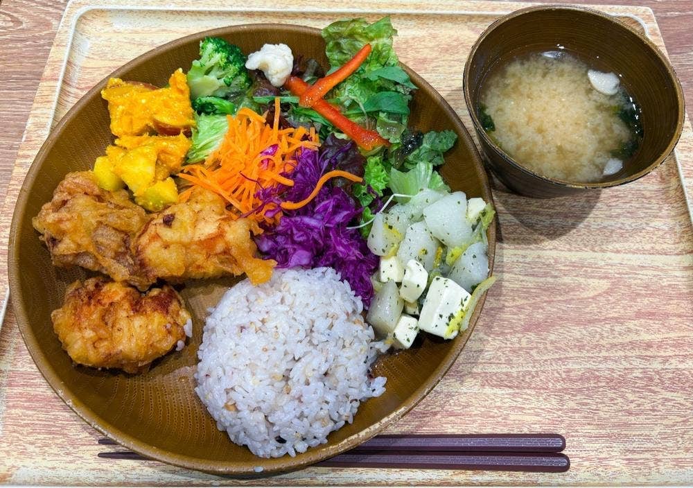 鳥○食堂×タニタカフェ くずはモール店