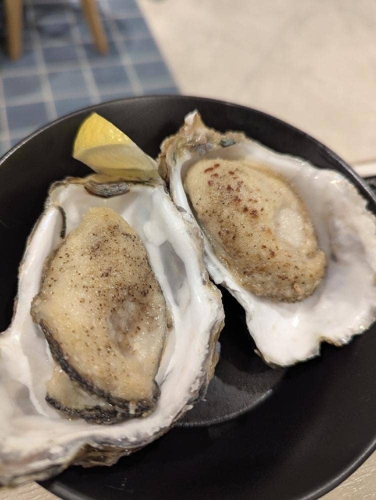 8TH SEA OYSTER Kitchen
