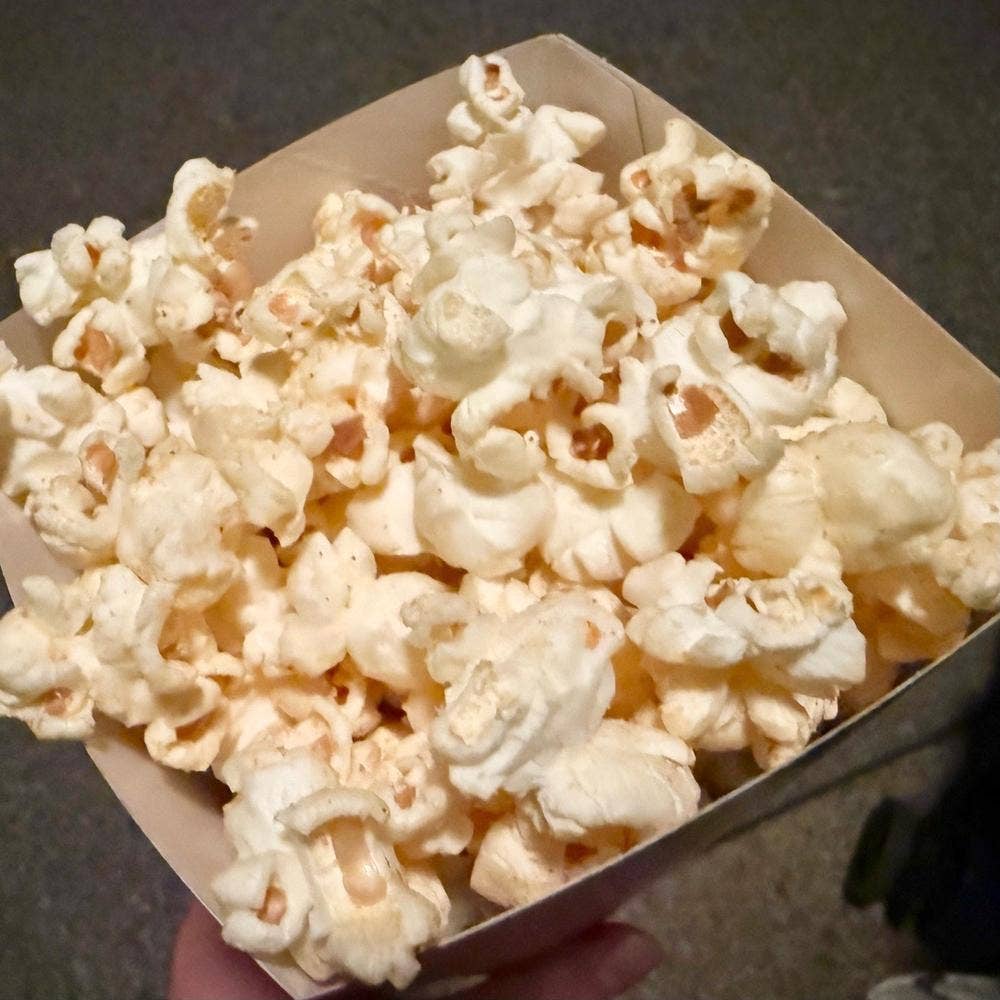 ポップコーンワゴン リバティ・ランディング・ダイナー前