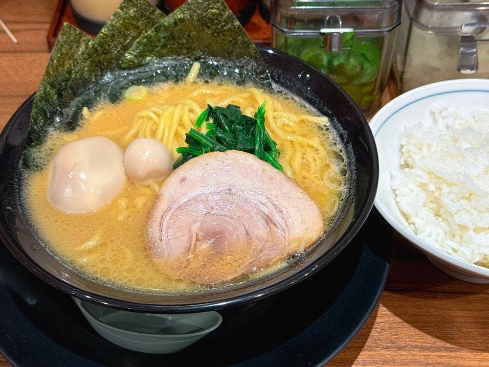 横浜家系ラーメン 春吉家 天神三丁目店