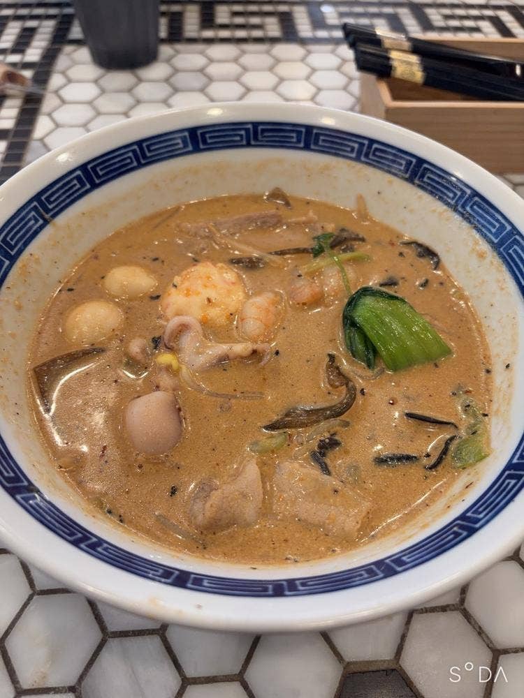 麻辣湯とおにぎり りとる