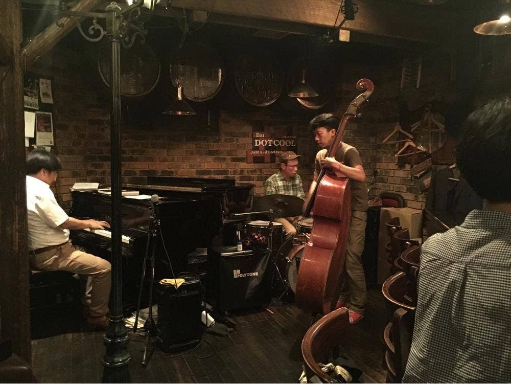 JAZZ-BAR DOTCOOL