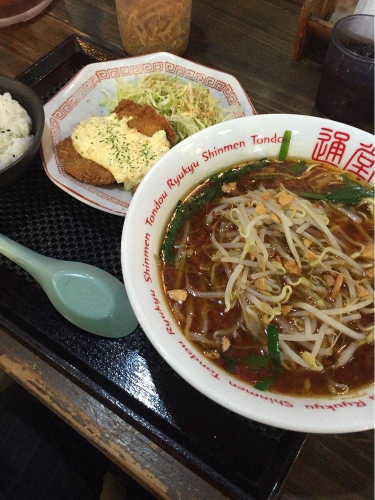 琉球新麺 通堂 寄宮十字路店