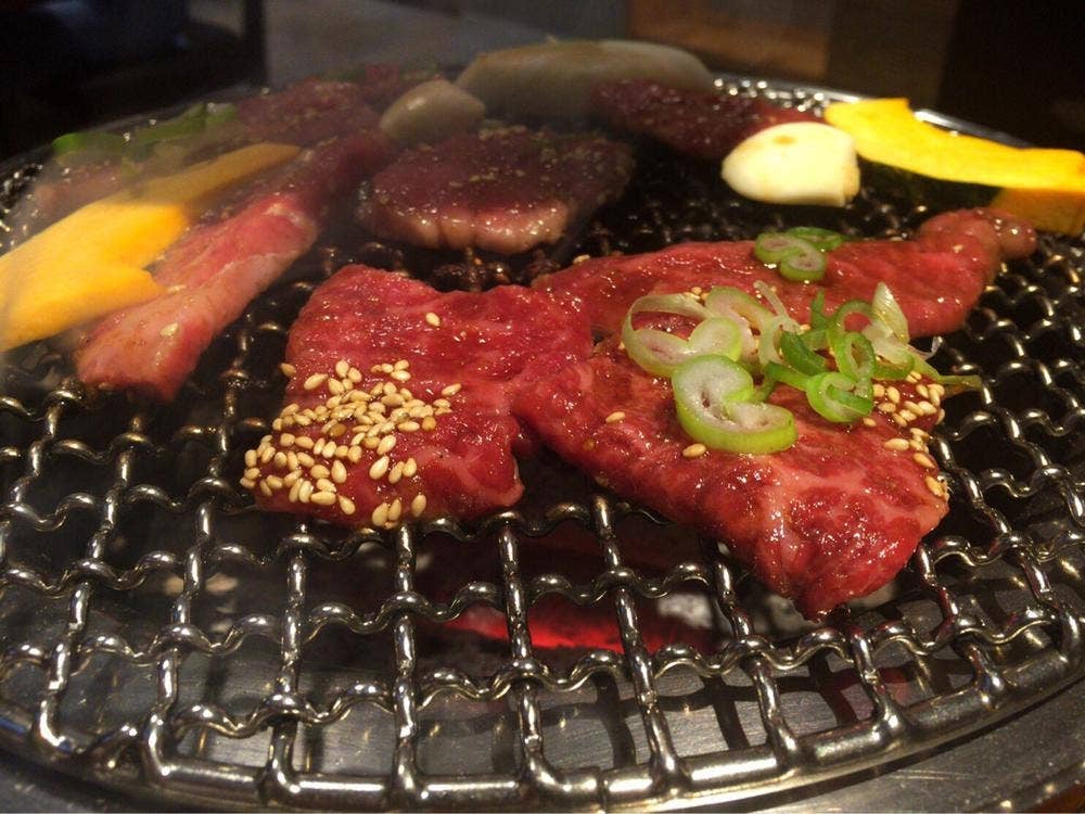炭火焼肉しちりん亭