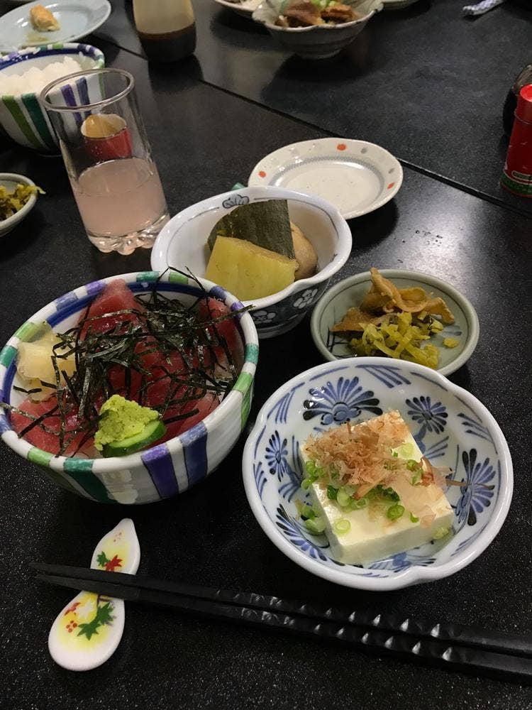 はやぶさ温泉 食事何処