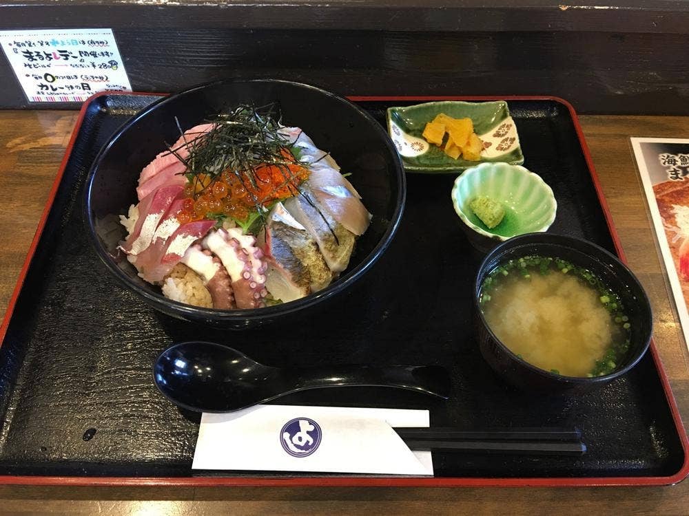 海鮮問屋 まるよし食堂