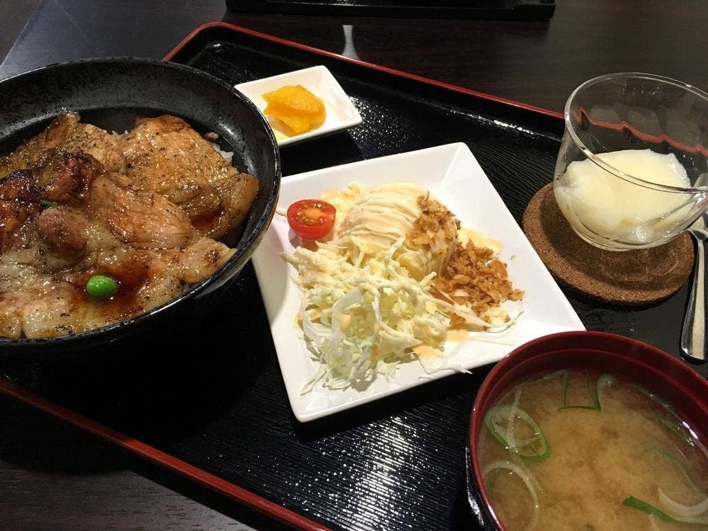 Bowl of rice ぶたや