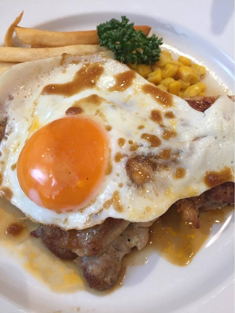 ロイヤルホスト 三萩野店