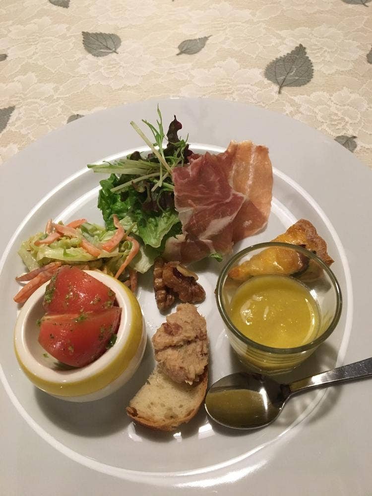 Lake side inn Beehive